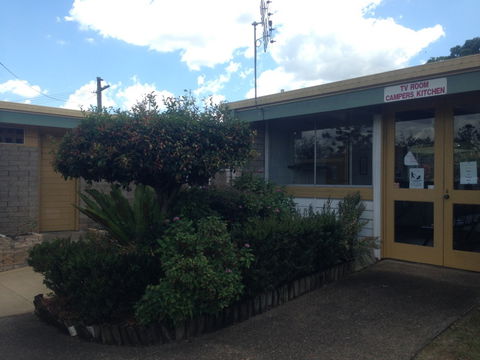 Gympie Caravan Park - Queens Park - Broome Tourism 3