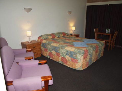 Holbrook Town Centre Motor Inn - Broome Tourism 2