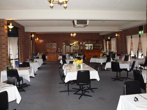 Holbrook Town Centre Motor Inn - Broome Tourism 3