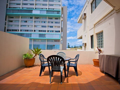 Manly Beach Holiday & Executive Apartments - Broome Tourism 0