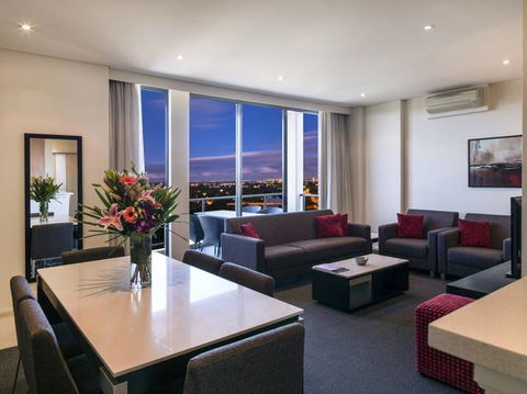 Meriton Serviced Apartments Parramatta - Broome Tourism 0