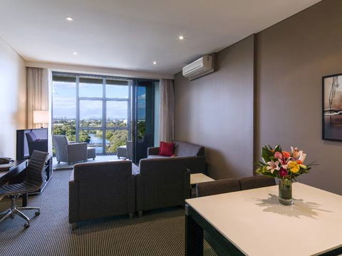 Meriton Serviced Apartments Parramatta - Broome Tourism 2
