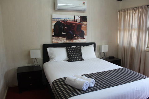 Merredin Motel & Gumtree Restaurant - Broome Tourism 0