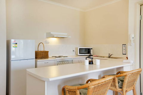 Tropic Towers Apartments - Broome Tourism 7