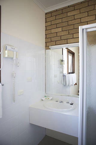 Tudor House Motel - Broome Tourism 2