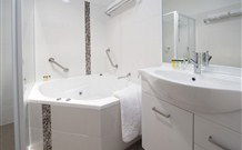Dolphin Shores - Vincentia - Broome Tourism 3