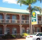 Hamiltons Henry Parkes Motor Inn