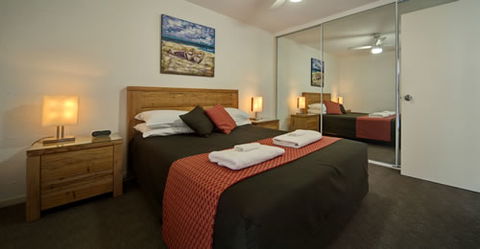 Albacore Luxury Holiday Apartments - Broome Tourism 4