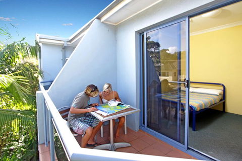 Sydney, Collaroy Beachouse YHA - Broome Tourism 3