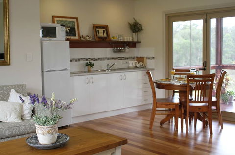 Cosy Cow Farmstay Bed And Breakfast - Broome Tourism 3