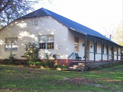 Colonial Inn Guest Rooms - Broome Tourism 1
