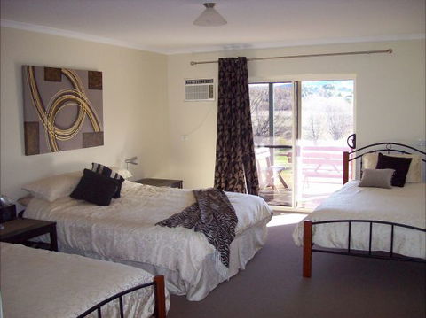 Colonial Inn Guest Rooms - Broome Tourism 2