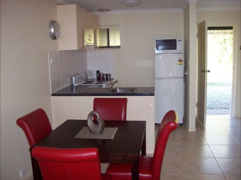 Colonial Inn Guest Rooms - Broome Tourism 7