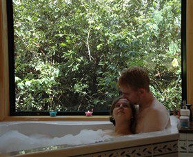 Ravensbourne Forest Chalets - Broome Tourism 0