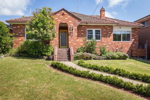 The Yellow Door Guesthouse - Broome Tourism 1