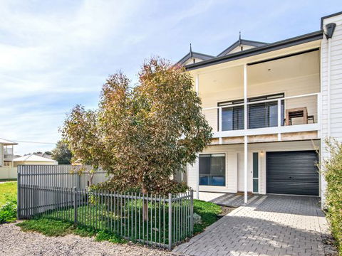 Century 21 SouthCoast: Bayside - Broome Tourism 1