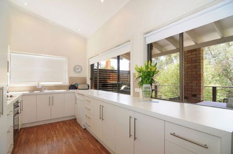 Aqua Leaf Apartment - Broome Tourism 5
