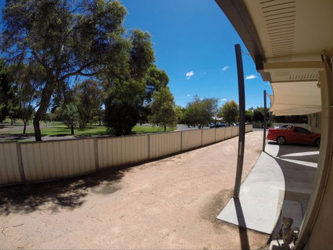 Shamore Apartments - Walnut - Broome Tourism 4