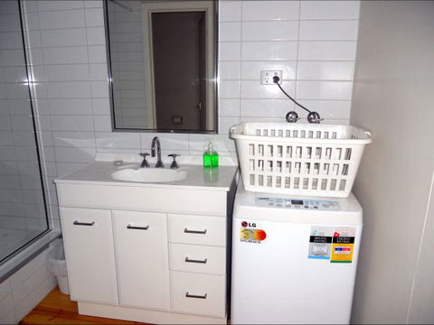 Shamore Apartments - Walnut - Broome Tourism 9