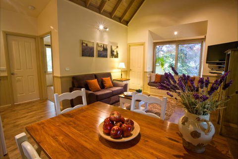 Autumn Abode Cottages - Broome Tourism 0