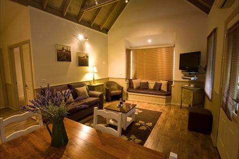 Autumn Abode Cottages - Broome Tourism 5