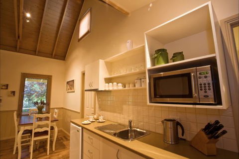 Autumn Abode Cottages - Broome Tourism 6