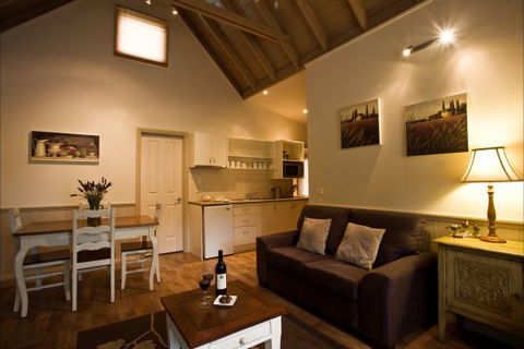 Autumn Abode Cottages - Broome Tourism 7