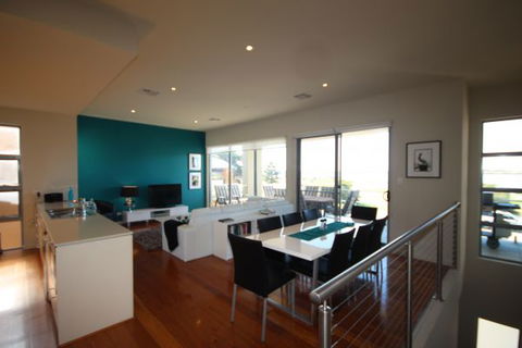 LJ Hooker Goolwa Holiday Rentals - 42 Underwood Avenue, Goolwa Beach - Broome Tourism 2