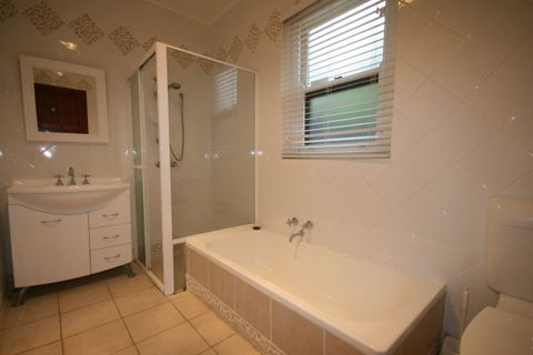 LJ Hooker Goolwa Holiday Rentals - 42 Underwood Avenue, Goolwa Beach - Broome Tourism 26