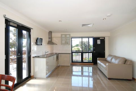 Tanunda Hotel And Apartments - Broome Tourism 4
