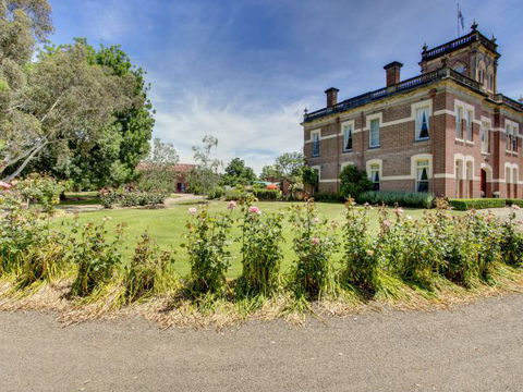 Highton Manor - Broome Tourism 1