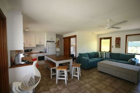 LJ Hooker Goolwa Holiday Rentals - 15 Eaton Avenue, Goolwa Beach - Broome Tourism 2