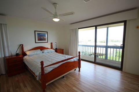 LJ Hooker Goolwa Holiday Rentals - 39 Bradford Road, Goolwa Beach - Broome Tourism 3