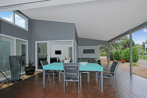 Poolside - Broome Tourism 4
