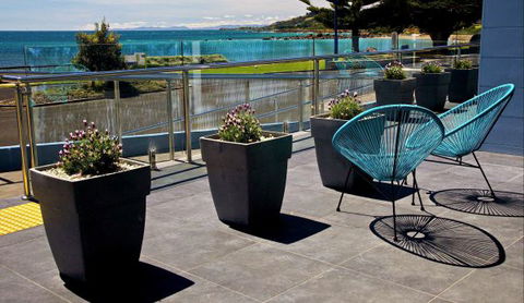 Penguin Beachfront Apartments - Broome Tourism 0