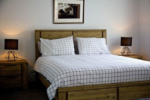 Penguin Beachfront Apartments - Broome Tourism 8