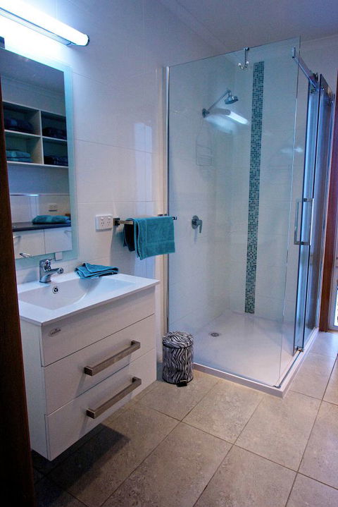 Penguin Beachfront Apartments - Broome Tourism 9
