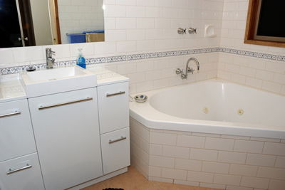 Alpine Country Cottages - Studio 3 - Broome Tourism 3