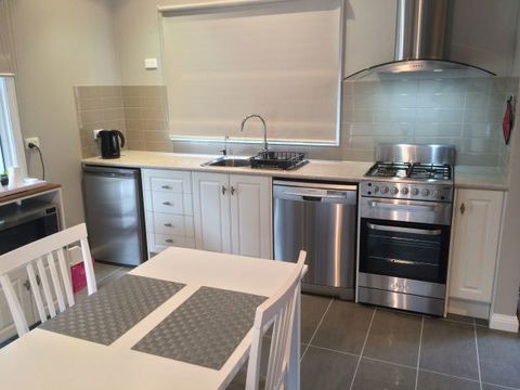High Peaks Cottages - Broome Tourism 2