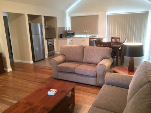 High Peaks Cottages - Broome Tourism 4