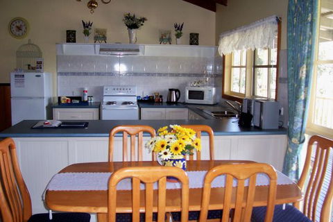 Sunflower Cottage - Broome Tourism 1