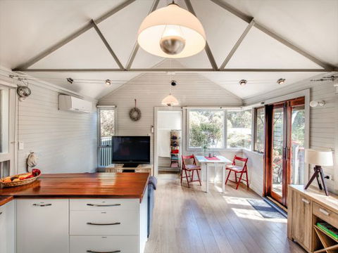 Serenity Cottage - Broome Tourism 1