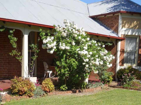 Strayleaves Elegant Accommodation - Broome Tourism 0