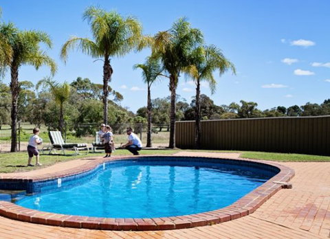Barmera Country Club Motor Inn - Broome Tourism 3