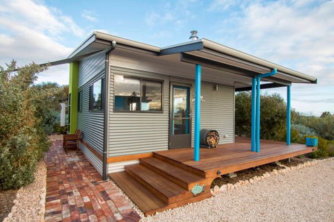 Coorong Cabins - Broome Tourism 1