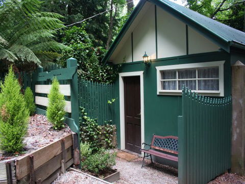Lotus Lodges: Hush Cottage & Charmed Cabin - Broome Tourism 4