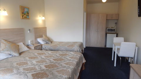 Jacksons Motor Inn - Broome Tourism 11
