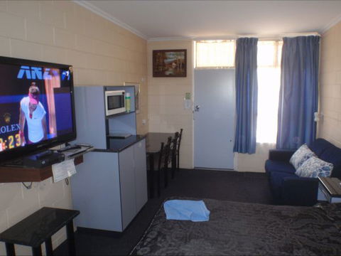 Murray Bridge Central Olympic Motel And Cottages - Broome Tourism 6