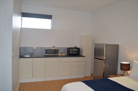 Penguin Seaside Motel - Broome Tourism 2