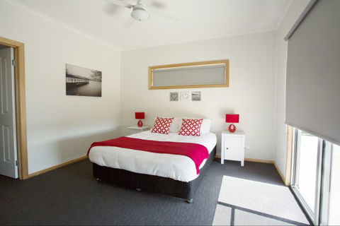RED FIN Part Of BLUE FIN HOLIDAY HOMES - Broome Tourism 3